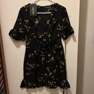 Pretty little thing, black , yellow floral dress , never worn size 6